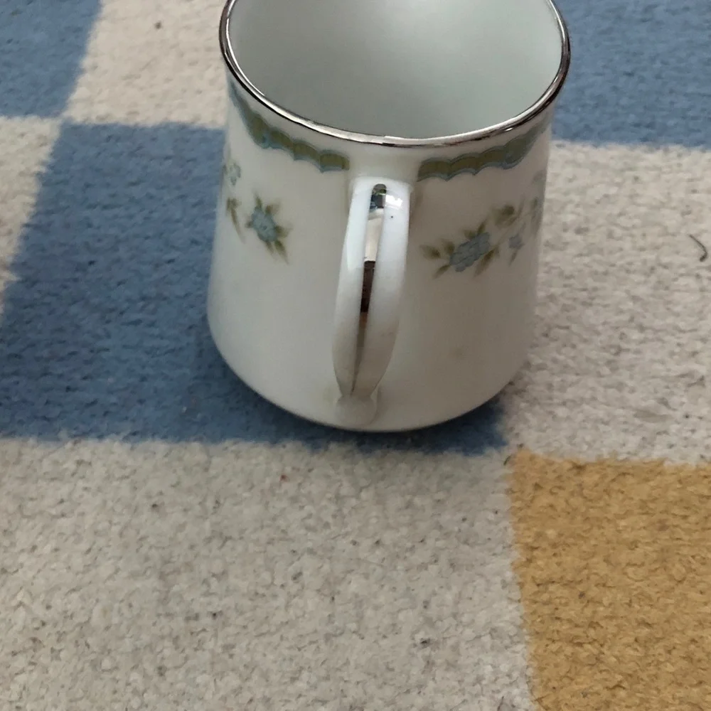 🎁 Four Crown Floral Creamer and Sugar Bowl Set